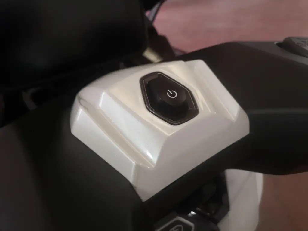 Prueba del Kymco CV3 575: Tres ruedas para conquistarlos a todos 12 Motor16 Kymco CV3 575 fotos 7 Motor16