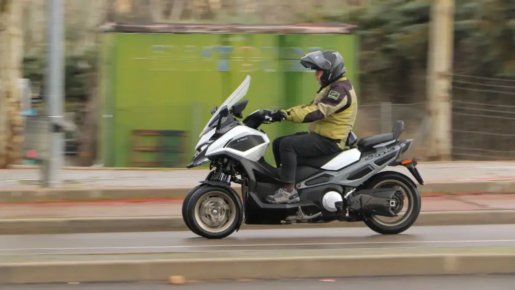 Prueba del Kymco CV3 575: Tres ruedas para conquistarlos a todos 4 Motor16 Kymco CV3 575 prueba 2 Motor16