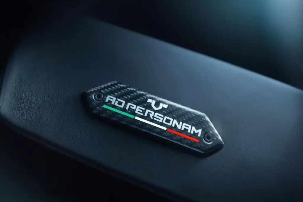 Lamborghini presenta dos Temerarios exclusivos, inspirados en la sastrería italiana 14 Motor16 LAMBORGHINI TEMERARIO AD PERSONAM 10 Motor16