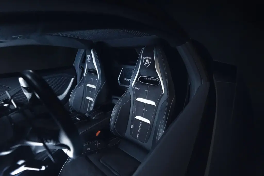 Lamborghini presenta dos Temerarios exclusivos, inspirados en la sastrería italiana 2 Motor16 LAMBORGHINI TEMERARIO AD PERSONAM 21 Motor16