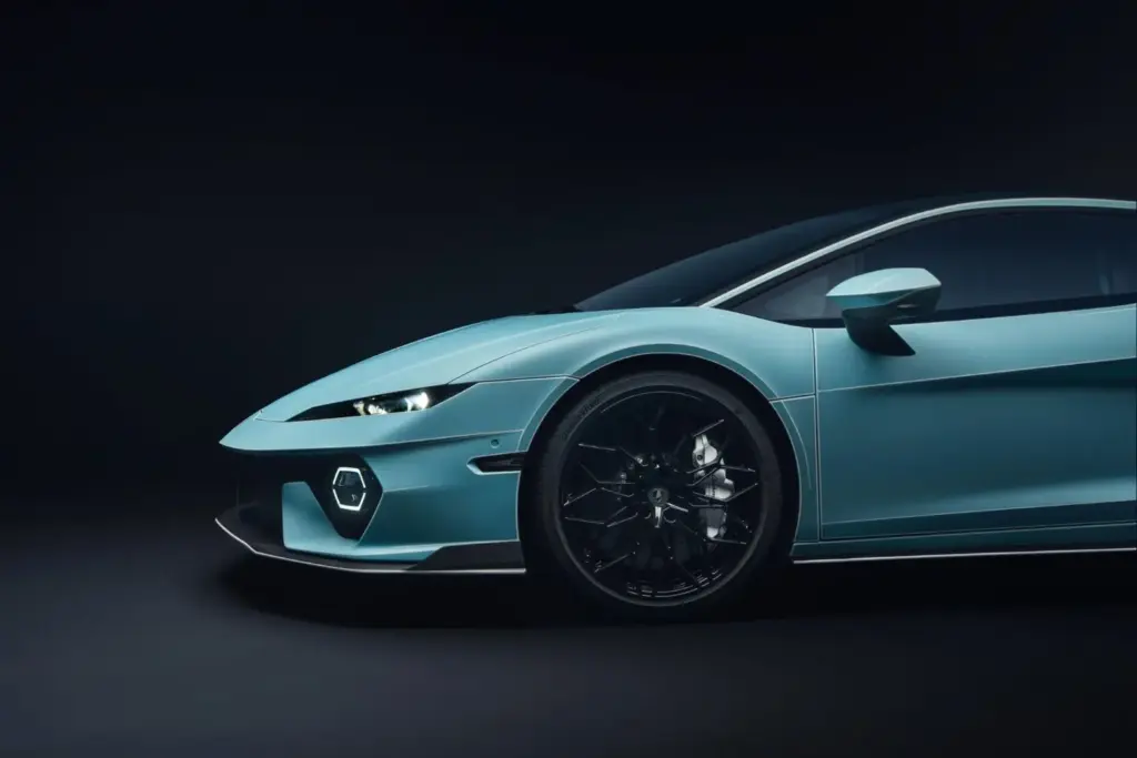 Lamborghini presenta dos Temerarios exclusivos, inspirados en la sastrería italiana 7 Motor16 LAMBORGHINI TEMERARIO AD PERSONAM 3 Motor16