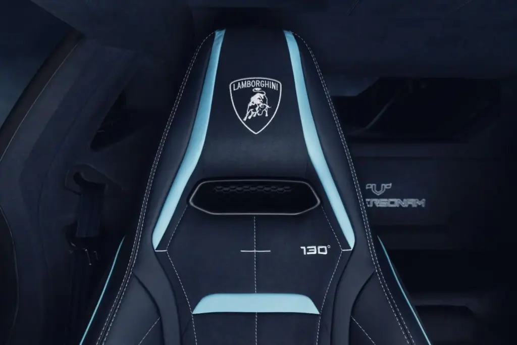 Lamborghini presenta dos Temerarios exclusivos, inspirados en la sastrería italiana 13 Motor16 LAMBORGHINI TEMERARIO AD PERSONAM 9 Motor16