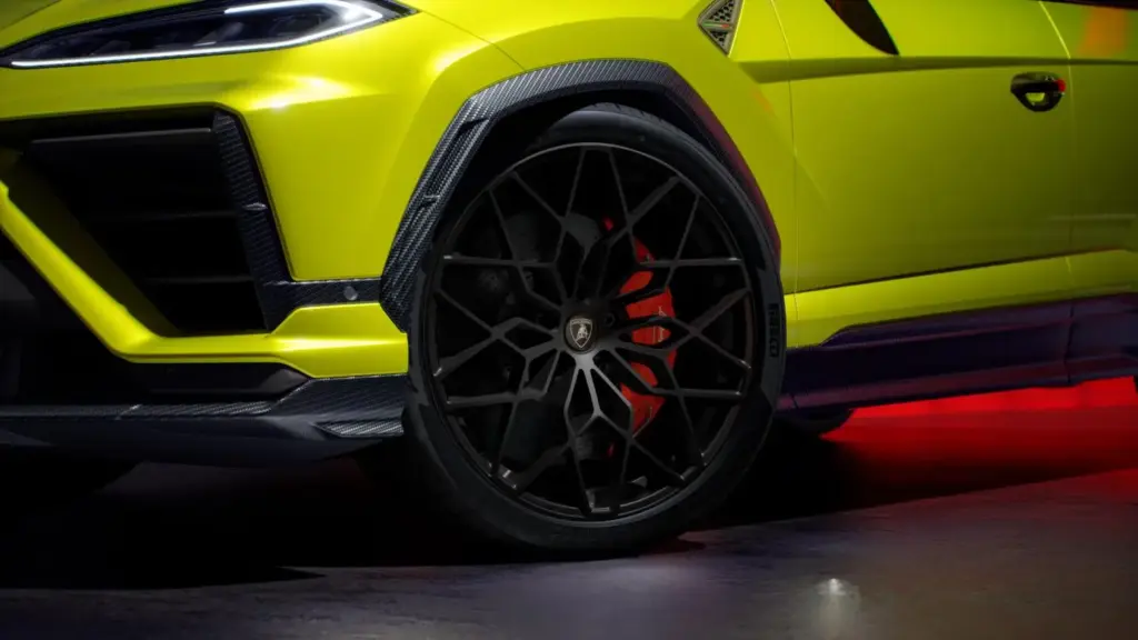 LAMBORGHINI URUS SE PERFORMANTE 10 Motor16