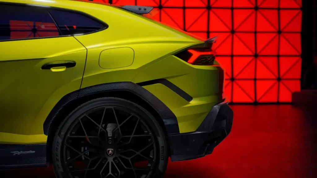 LAMBORGHINI URUS SE PERFORMANTE 11 Motor16