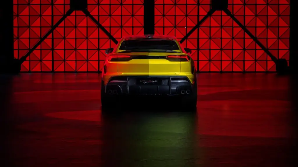 LAMBORGHINI URUS SE PERFORMANTE 18 Motor16