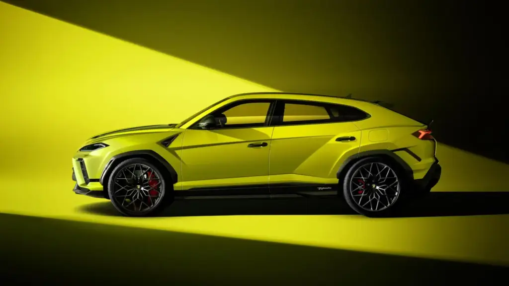 LAMBORGHINI URUS SE PERFORMANTE 21 Motor16