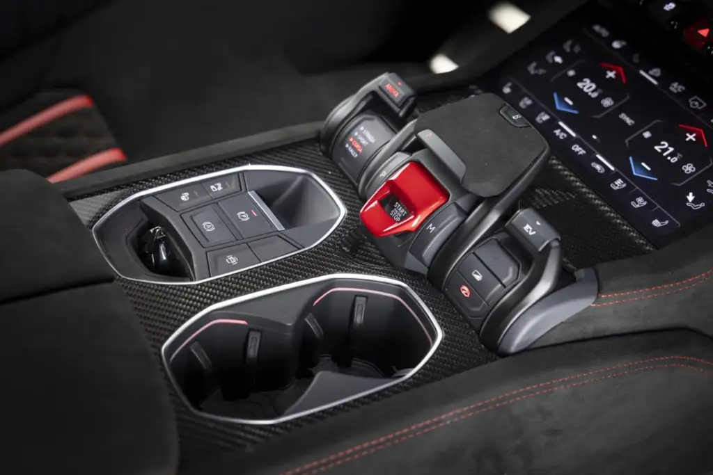 LAMBORGHINI URUS SE PERFORMANTE 39 Motor16