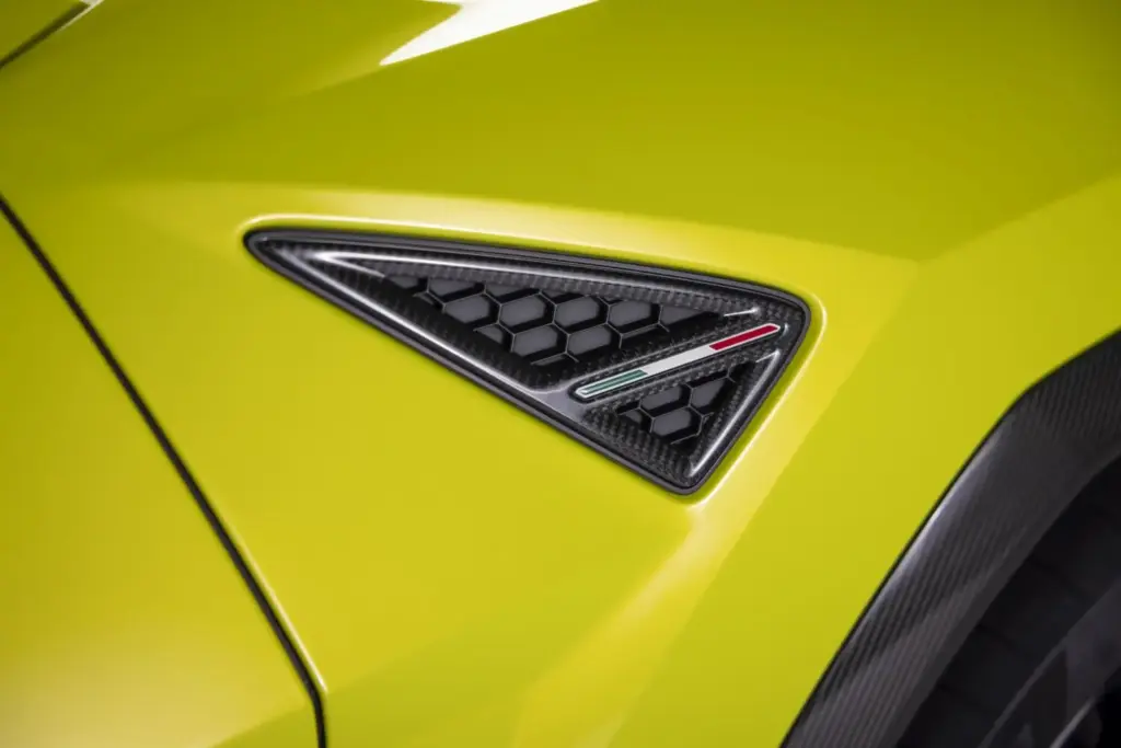 LAMBORGHINI URUS SE PERFORMANTE 47 Motor16