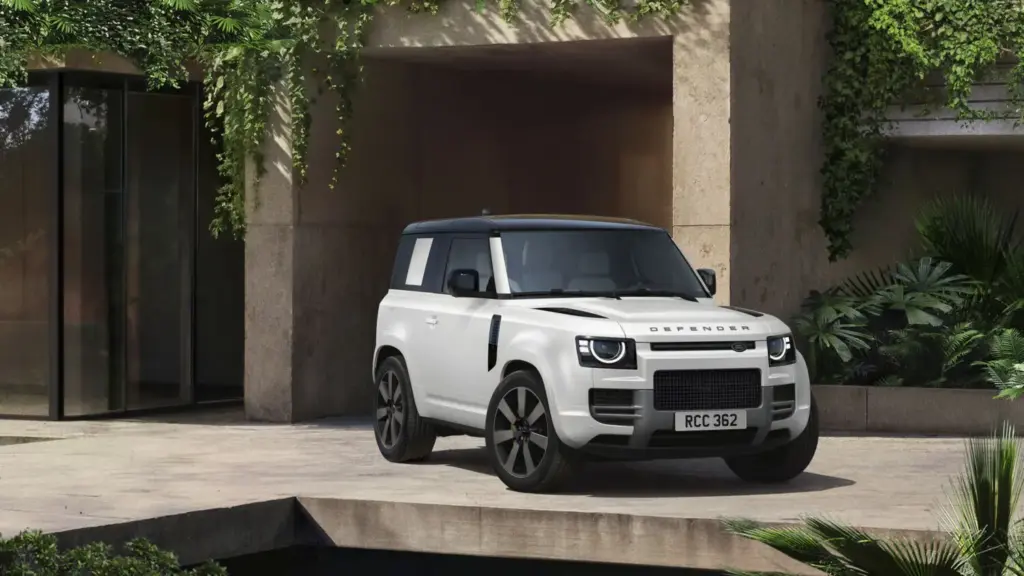 Land Rover renueva el Defender con la versión Vertex, motores de seis cilindros y una configuración inédita de seis plazas 4 Motor16 LAND ROVER DEFENDER VERTEX 1 Motor16