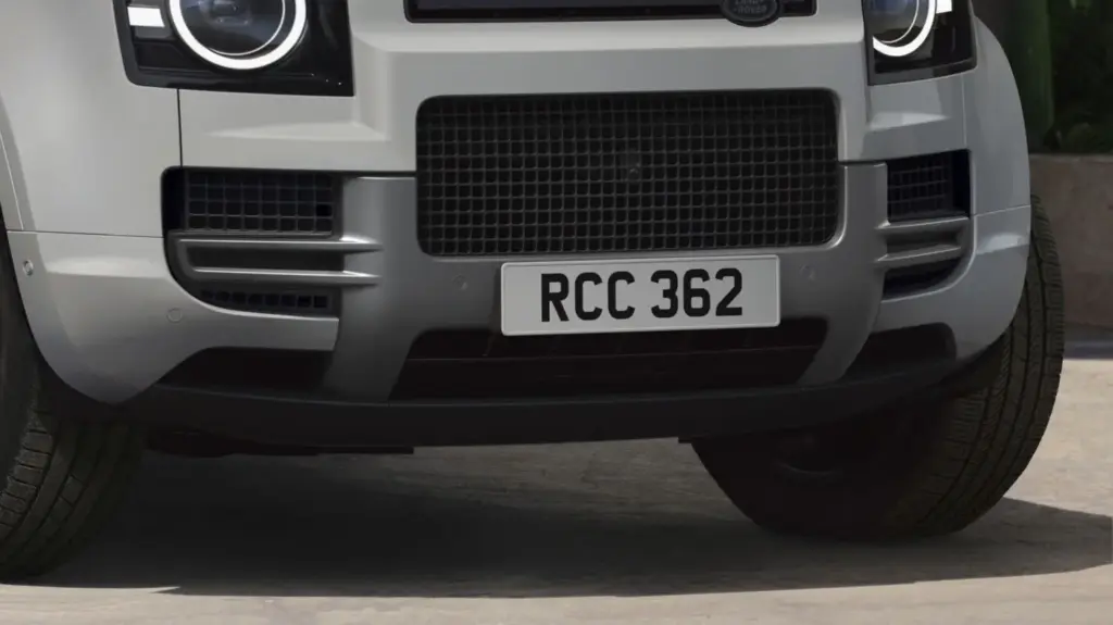 Land Rover renueva el Defender con la versión Vertex, motores de seis cilindros y una configuración inédita de seis plazas 16 Motor16 LAND ROVER DEFENDER VERTEX 13 Motor16