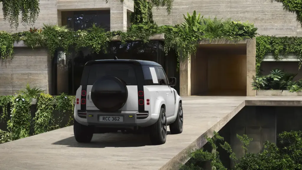 Land Rover renueva el Defender con la versión Vertex, motores de seis cilindros y una configuración inédita de seis plazas 7 Motor16 LAND ROVER DEFENDER VERTEX 4 Motor16