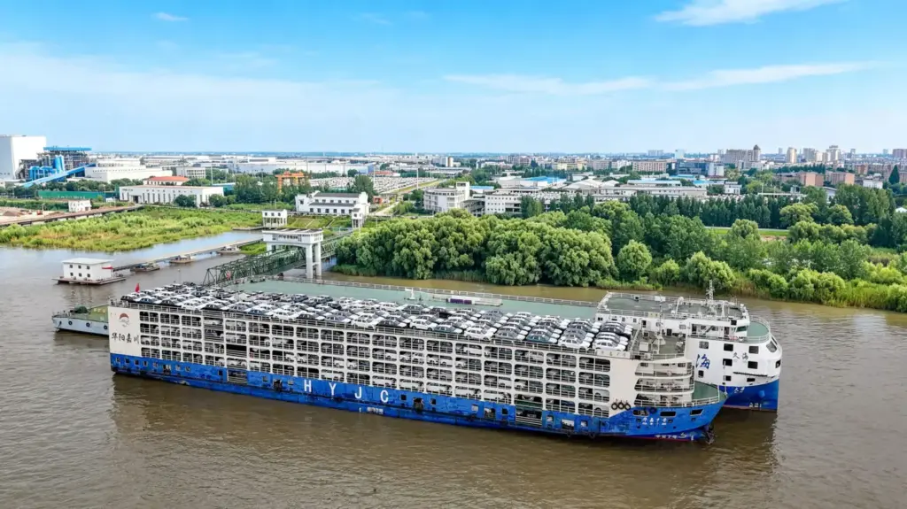 LEPAS L8 en barco Motor16