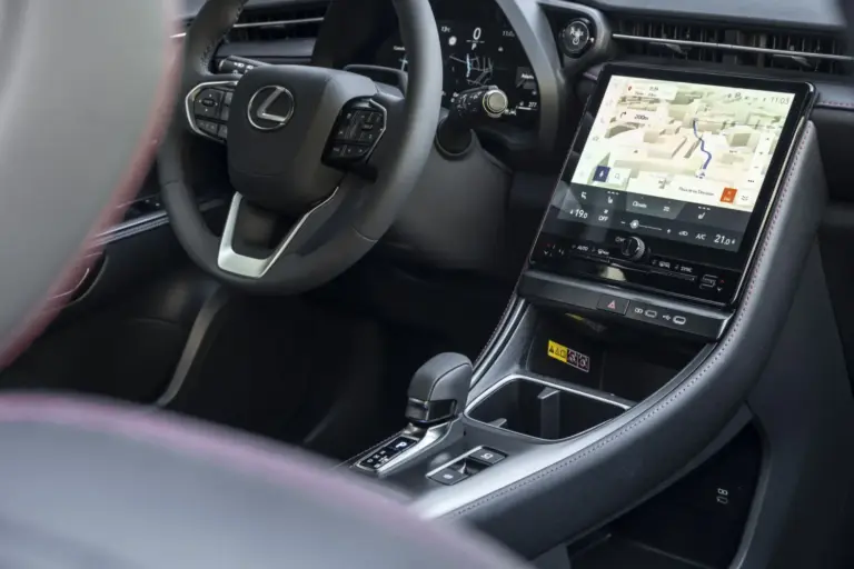 Lexus LBX 2026: la tecnología digital con pantalla de 12,3 pulgadas y Apple CarPlay inalámbrico
