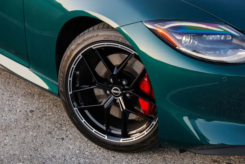 Pinzas de freno en Nissan: ¿qué significan los colores rojo, amarillo, dorado o plata? 5 Motor16 Los colores de las pinzas de freno en Nissan 2 Motor16