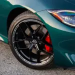 Pinzas de freno de colores: el código visual que revela un coche deportivo de alto rendimiento