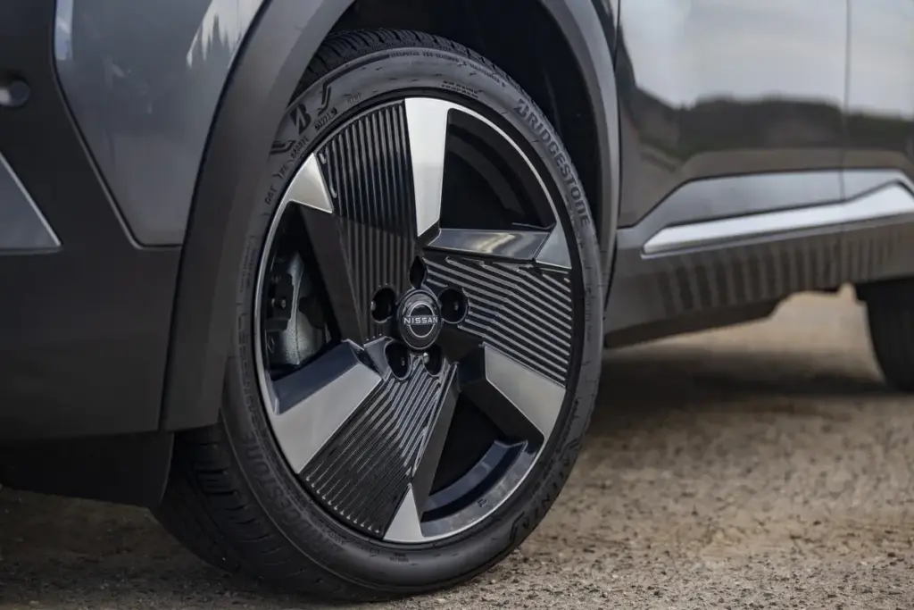 Pinzas de freno en Nissan: ¿qué significan los colores rojo, amarillo, dorado o plata? 1 Motor16 Los colores de las pinzas de freno en Nissan 5 Motor16