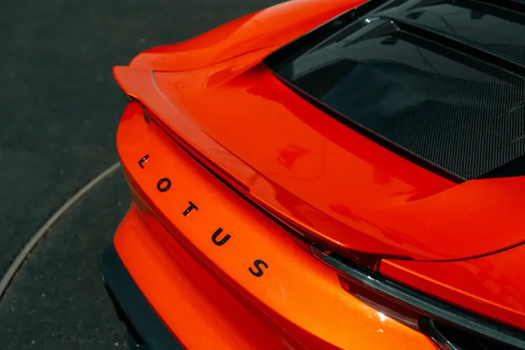 Lotus Emira 420 Sport 12 Motor16