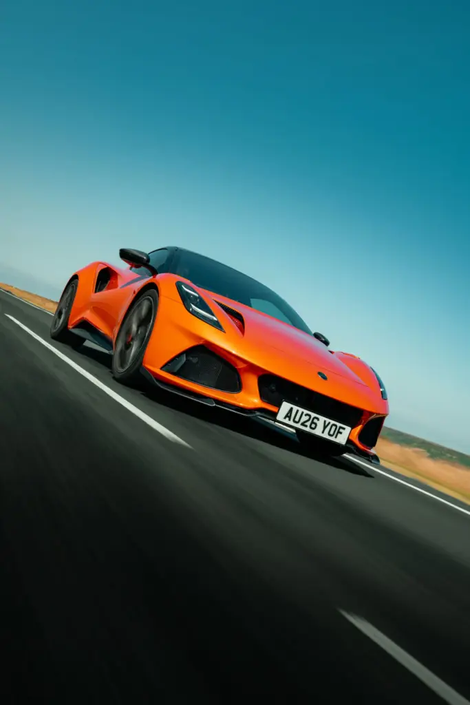 Lotus Emira 420 Sport 38 Motor16