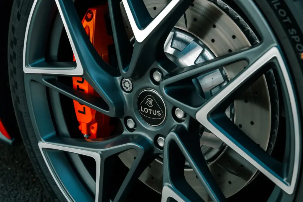 Lotus Emira 420 Sport 6 Motor16