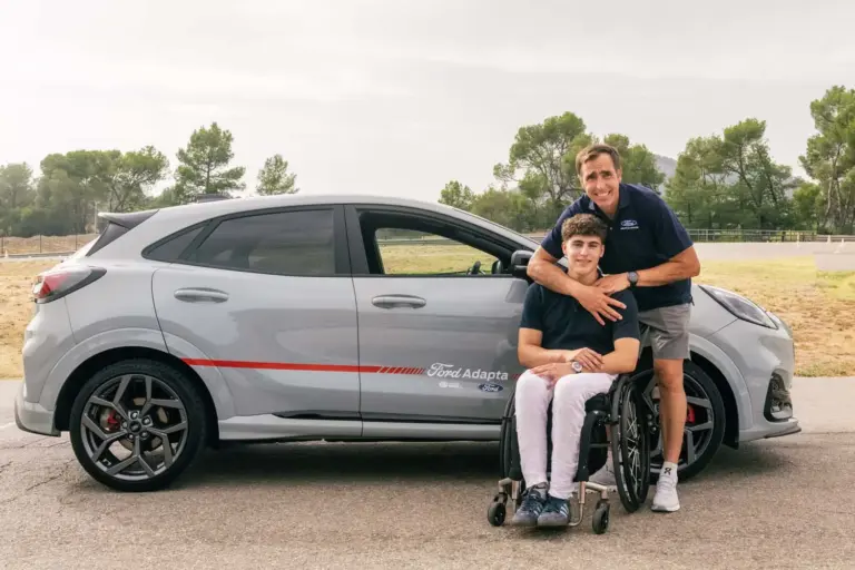 El piloto Marc Roma estrena el primer Ford Puma ST adaptado con sistema BlueCruise para conducir sin manos
