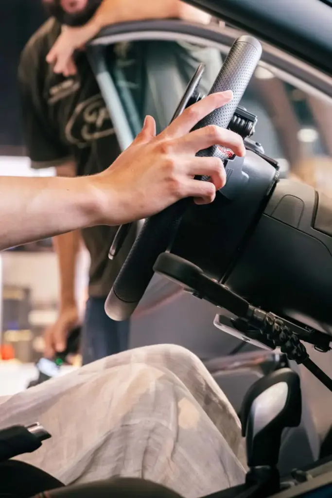 El piloto Marc Roma estrena el primer Ford Puma ST adaptado con sistema BlueCruise para conducir sin manos 7 Motor16 MARC ROMA FORD PUMA ST ADAPTADO4 Motor16