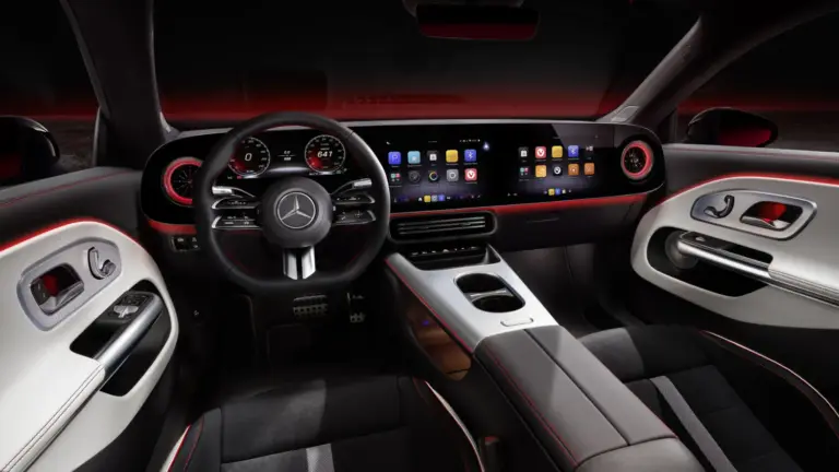 Reparar la pantalla de un coche nuevo cuesta hasta 10.000 euros: el aviso del mecánico