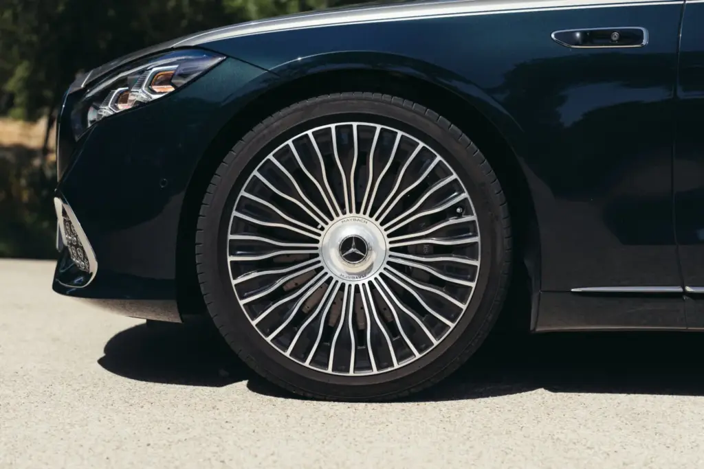 Mercedes-Maybach Clase S: motores electrificados para la mayor actualización de su historia 25 Motor16 MERCEDES MAYBACH CLASE S 21 Motor16