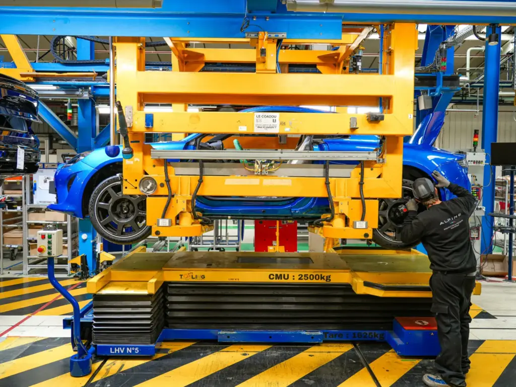 El último A110 de gasolina cierra una era mientras Alpine prepara su salto al deportivo eléctrico 6 Motor16 Mas de 35000 Alpine A110 5.jpg Motor16