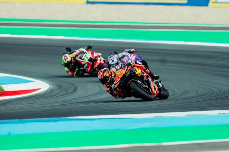Maverick Viñales causa baja para Silverstone: Pol Espargaró le sustituye en Tech3