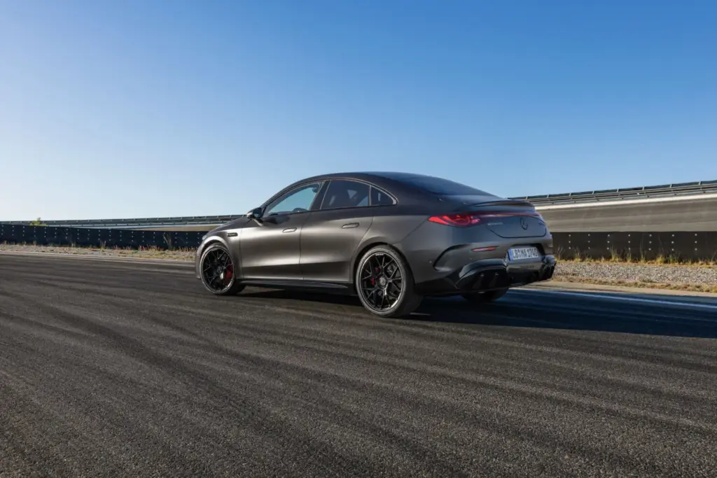 Mercedes AMG CLA 45 15 Motor16