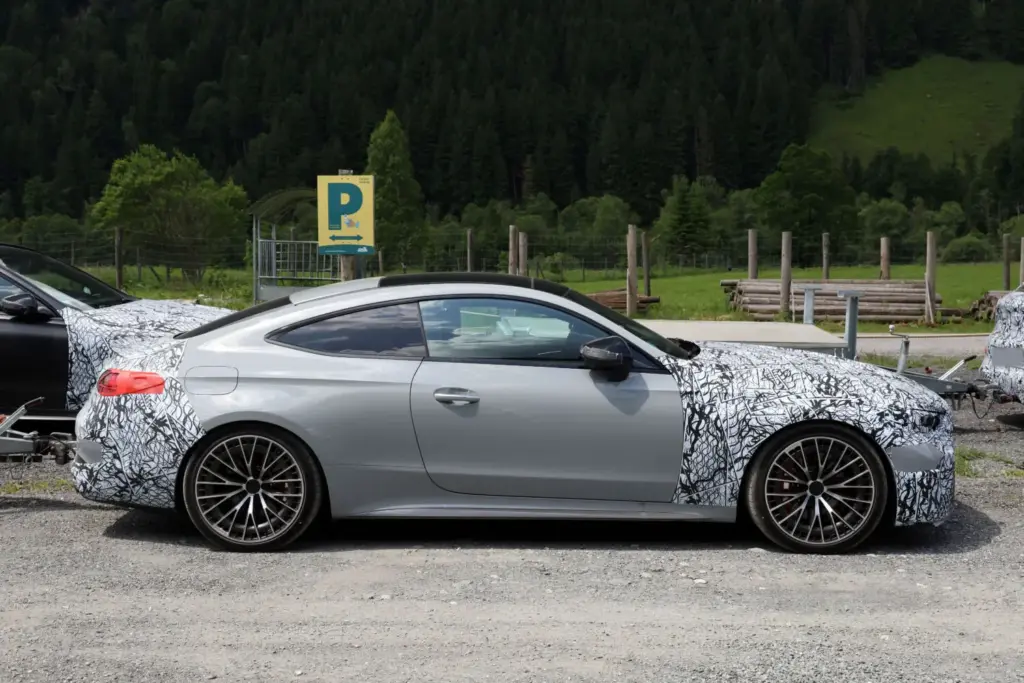Mercedes-AMG CLE 2027: el V8 volverá con fuerza en el restyling más esperado de la gama 4 Motor16 Mercedes AMG CLE V8 2027 1 Motor16