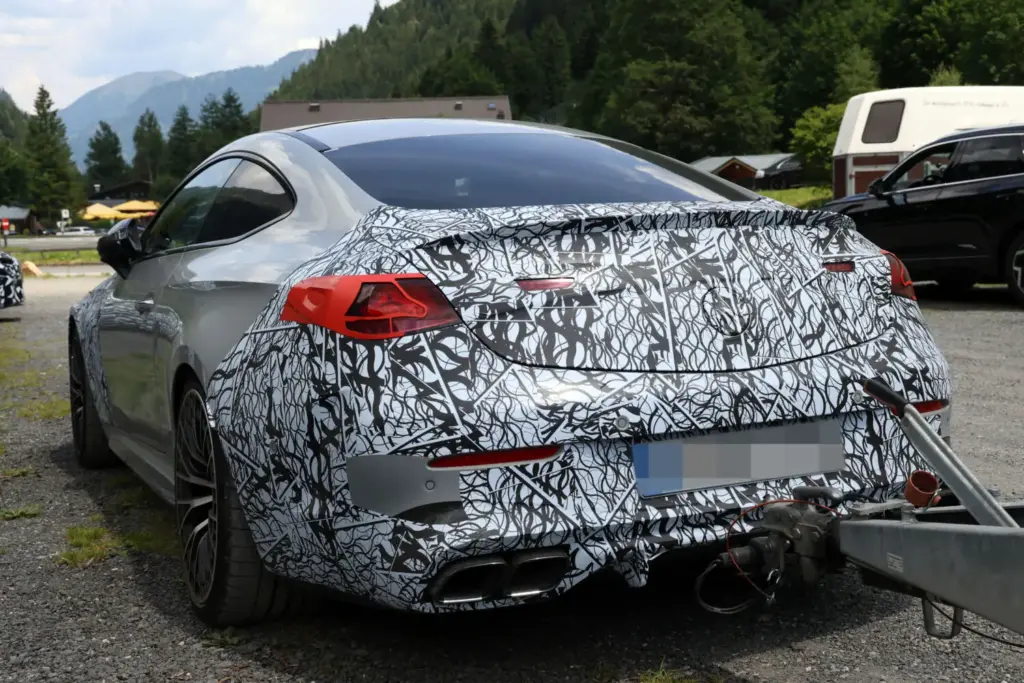 Mercedes-AMG CLE 2027: el V8 volverá con fuerza en el restyling más esperado de la gama 10 Motor16 Mercedes AMG CLE V8 2027 10 Motor16