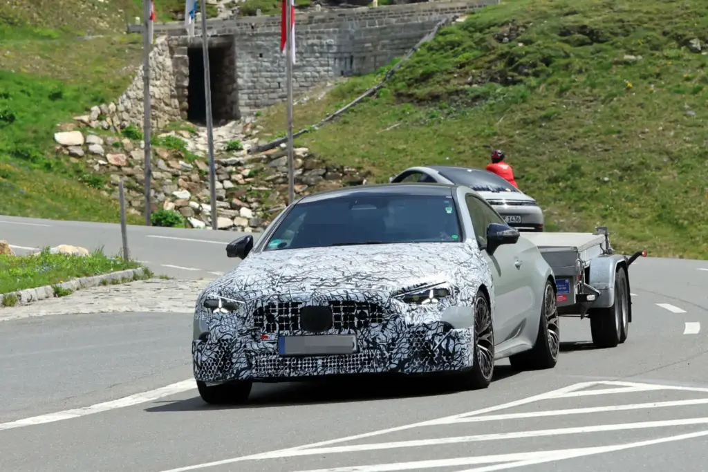 Mercedes-AMG CLE 2027: el V8 volverá con fuerza en el restyling más esperado de la gama 17 Motor16 Mercedes AMG CLE V8 2027 14 Motor16
