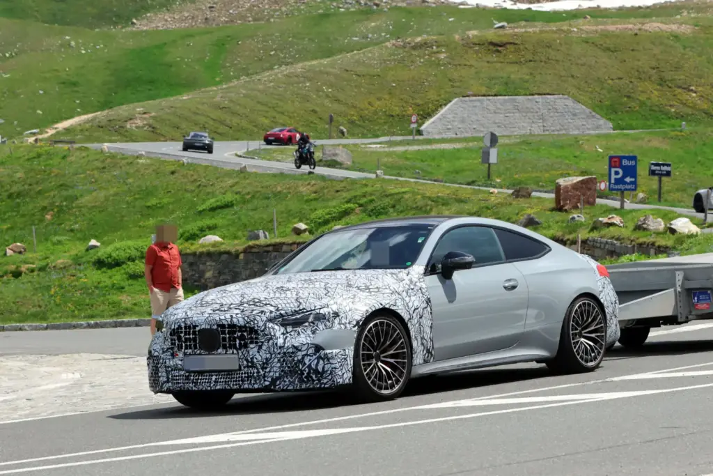 Mercedes-AMG CLE 2027: el V8 volverá con fuerza en el restyling más esperado de la gama 20 Motor16 Mercedes AMG CLE V8 2027 17 Motor16