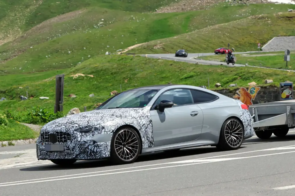 Mercedes-AMG CLE 2027: el V8 volverá con fuerza en el restyling más esperado de la gama 21 Motor16 Mercedes AMG CLE V8 2027 18 Motor16