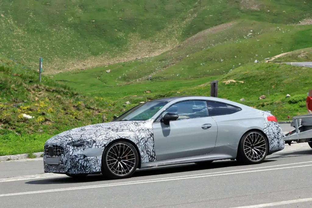 Mercedes-AMG CLE 2027: el V8 volverá con fuerza en el restyling más esperado de la gama 22 Motor16 Mercedes AMG CLE V8 2027 19 Motor16