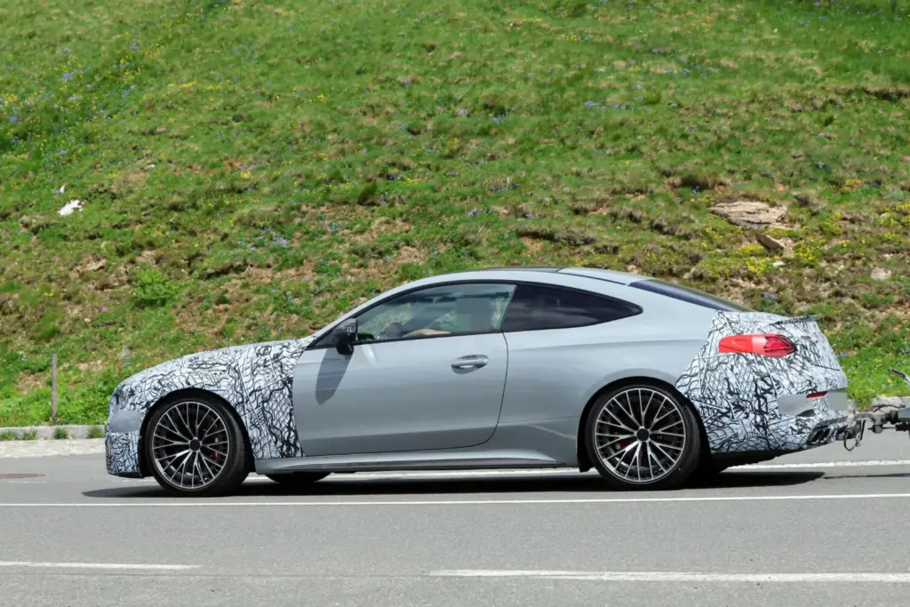 Mercedes-AMG CLE 2027: el V8 volverá con fuerza en el restyling más esperado de la gama 24 Motor16 Mercedes AMG CLE V8 2027 21 Motor16