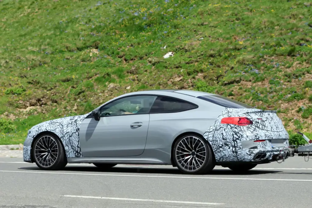 Mercedes-AMG CLE 2027: el V8 volverá con fuerza en el restyling más esperado de la gama 25 Motor16 Mercedes AMG CLE V8 2027 22 Motor16
