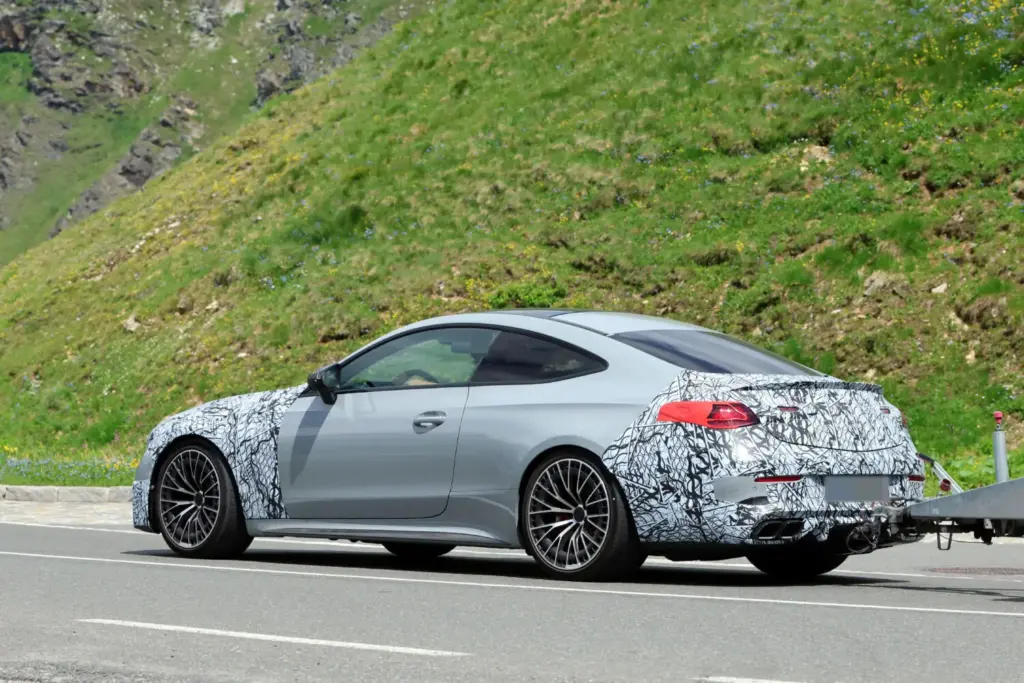 Mercedes-AMG CLE 2027: el V8 volverá con fuerza en el restyling más esperado de la gama 26 Motor16 Mercedes AMG CLE V8 2027 23 Motor16