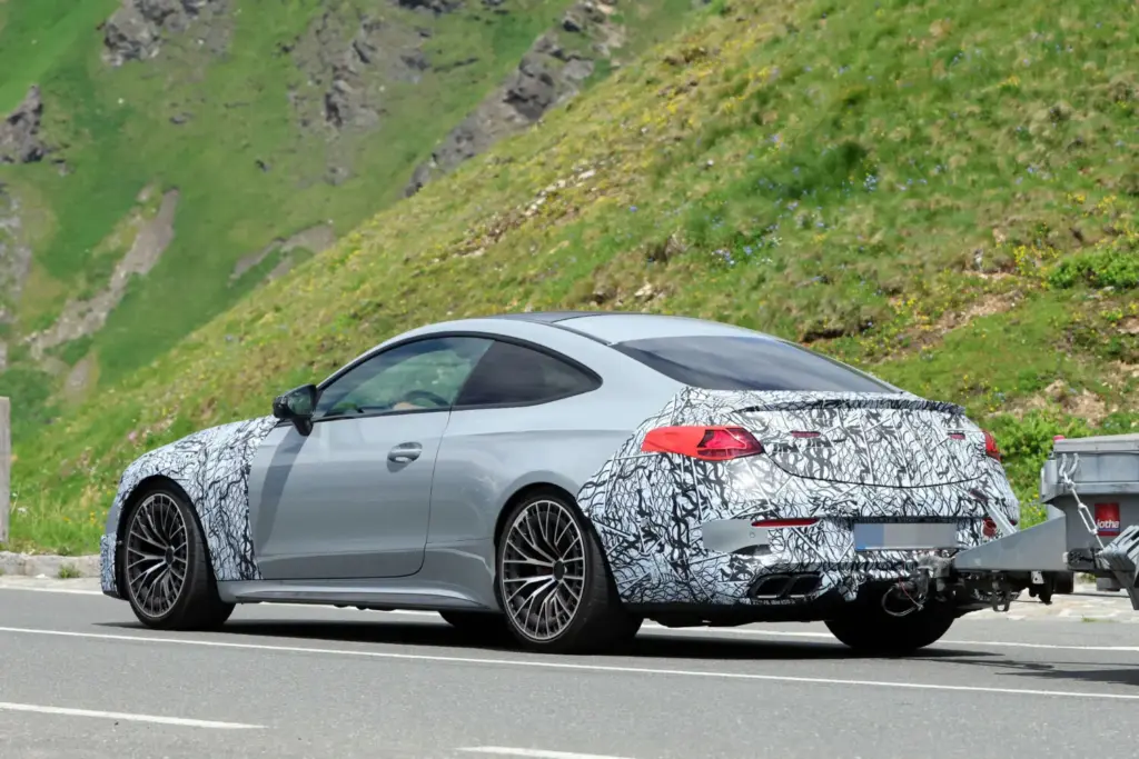 Mercedes-AMG CLE 2027: el V8 volverá con fuerza en el restyling más esperado de la gama 2 Motor16 Mercedes AMG CLE V8 2027 24 Motor16