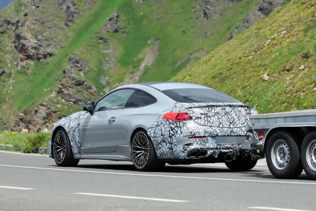 Mercedes-AMG CLE 2027: el V8 volverá con fuerza en el restyling más esperado de la gama 28 Motor16 Mercedes AMG CLE V8 2027 25 Motor16
