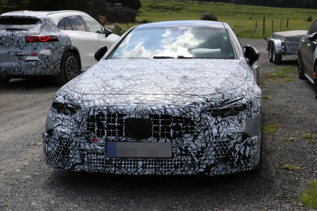 Mercedes-AMG CLE 2027: el V8 volverá con fuerza en el restyling más esperado de la gama 15 Motor16 Mercedes AMG CLE V8 2027 5 Motor16