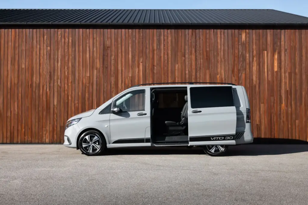 Mercedes-Benz Vito Crew Cab 30th Anniversary Edition: Australia celebra 130 años de furgonetas comerciales 1 Motor16 Mercedes Benz Vito30 119 Motor16