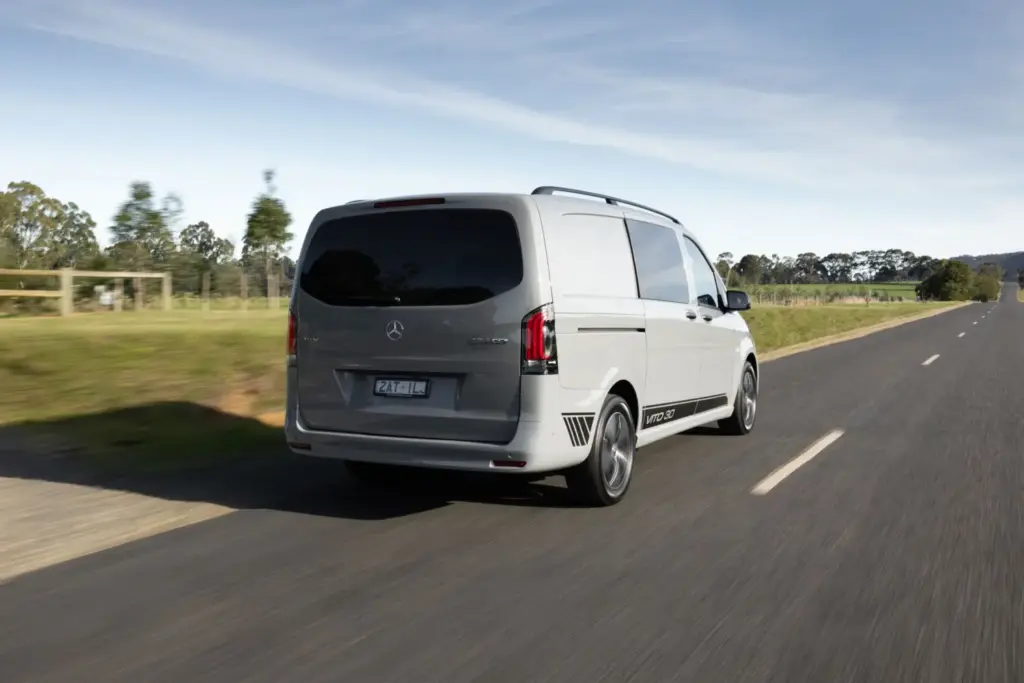 Mercedes-Benz Vito Crew Cab 30th Anniversary Edition: Australia celebra 130 años de furgonetas comerciales 4 Motor16 Mercedes Benz Vito30 128 1 Motor16