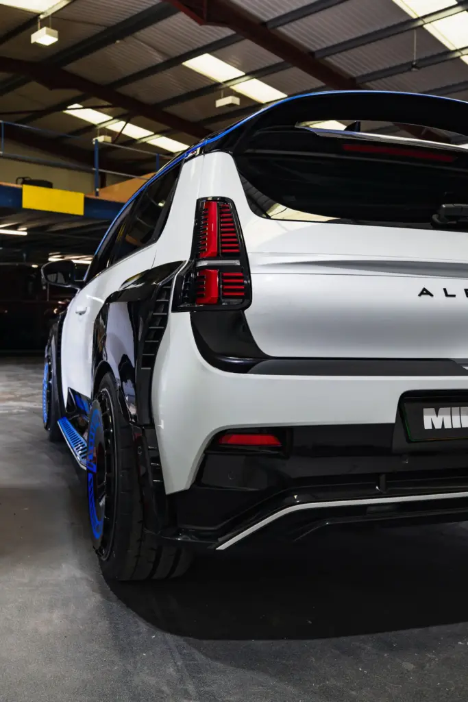El Renault 5 y Alpine A290 se disfrazan de Maxi Turbo gracias a Milltek Design 2 Motor16 Milltek Design presenta un llamativo kit de carroceria ancha para el Renault 5 1 Motor16