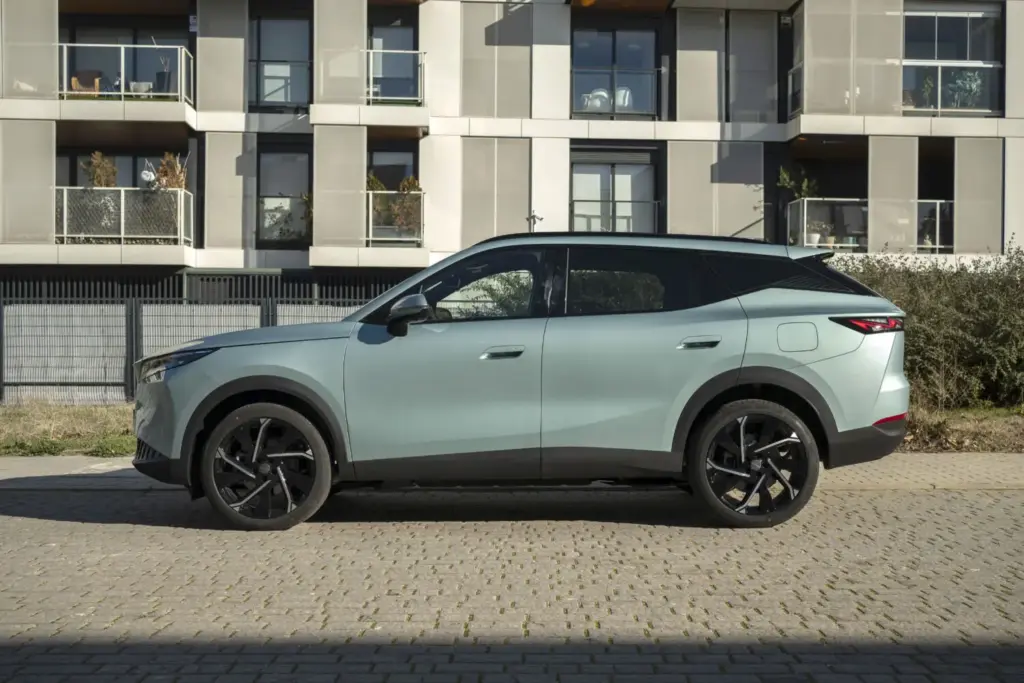 OMODA 7 SHS híbrido enchufable: estilo y espacio en un atractivo SUV fastback 1 Motor16 OMODA 7 SHS HIBRIDO ENCHUFABLE 12 Motor16