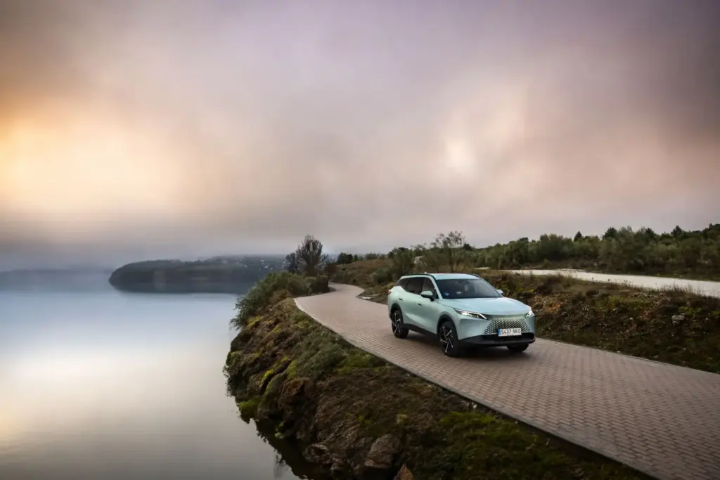 OMODA 7 SHS híbrido enchufable: estilo y espacio en un atractivo SUV fastback 21 Motor16 OMODA 7 SHS HIBRIDO ENCHUFABLE 13 Motor16