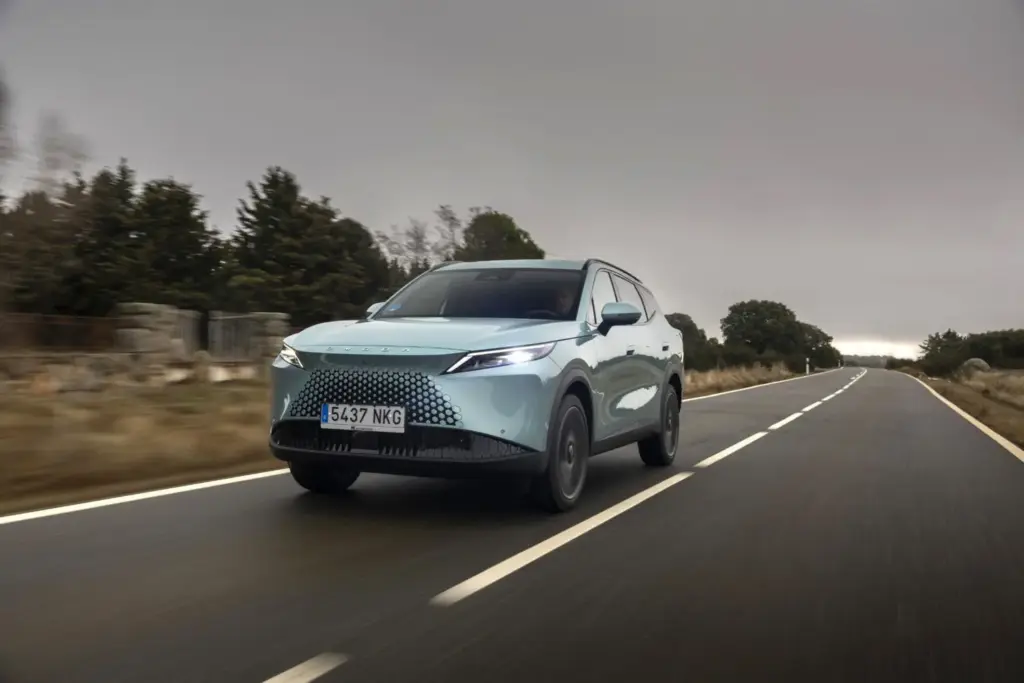 OMODA 7 SHS híbrido enchufable: estilo y espacio en un atractivo SUV fastback 2 Motor16 OMODA 7 SHS HIBRIDO ENCHUFABLE 19 Motor16