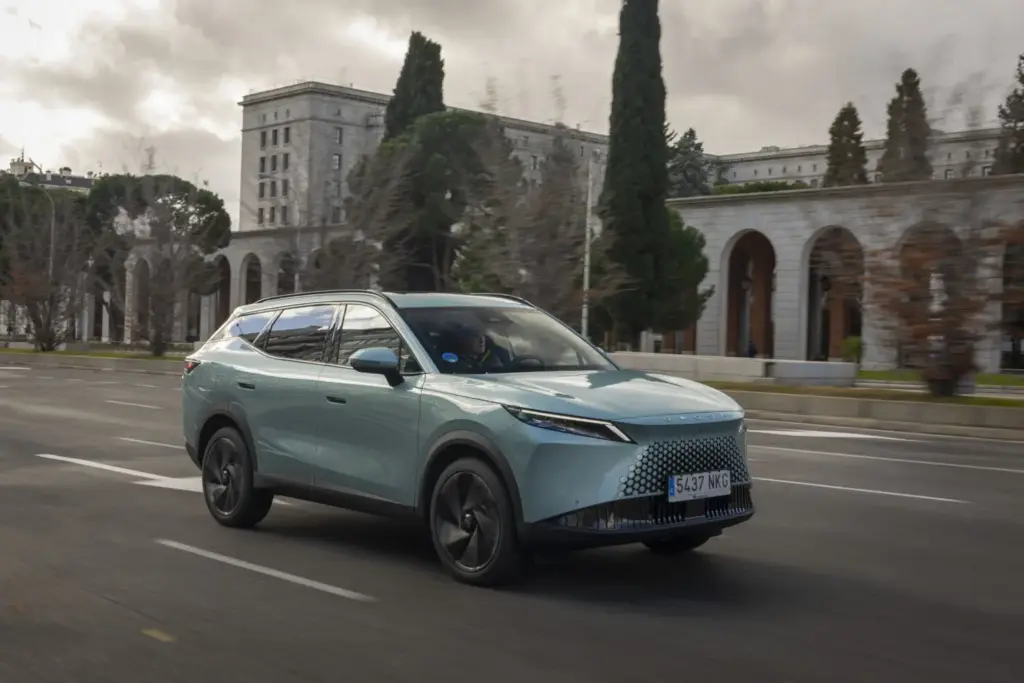 OMODA 7 SHS híbrido enchufable: estilo y espacio en un atractivo SUV fastback 44 Motor16 OMODA 7 SHS HIBRIDO ENCHUFABLE 36 Motor16