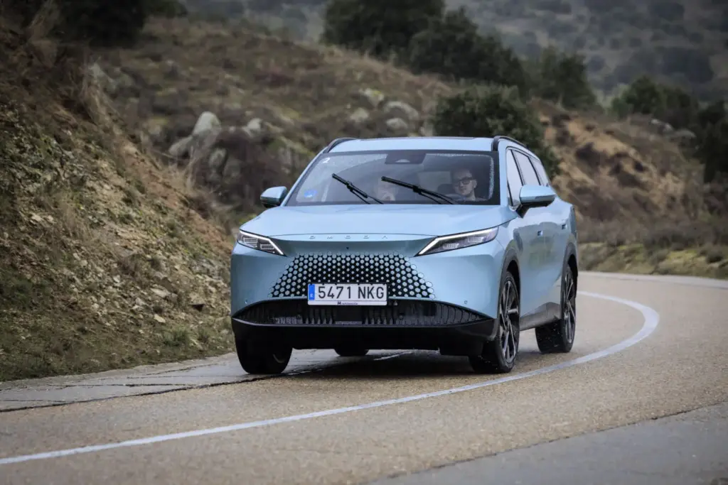OMODA 7 SHS híbrido enchufable: estilo y espacio en un atractivo SUV fastback 12 Motor16 OMODA 7 SHS HIBRIDO ENCHUFABLE 4 Motor16